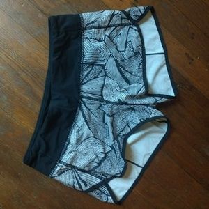Lululemon Speed Shorts Black Print